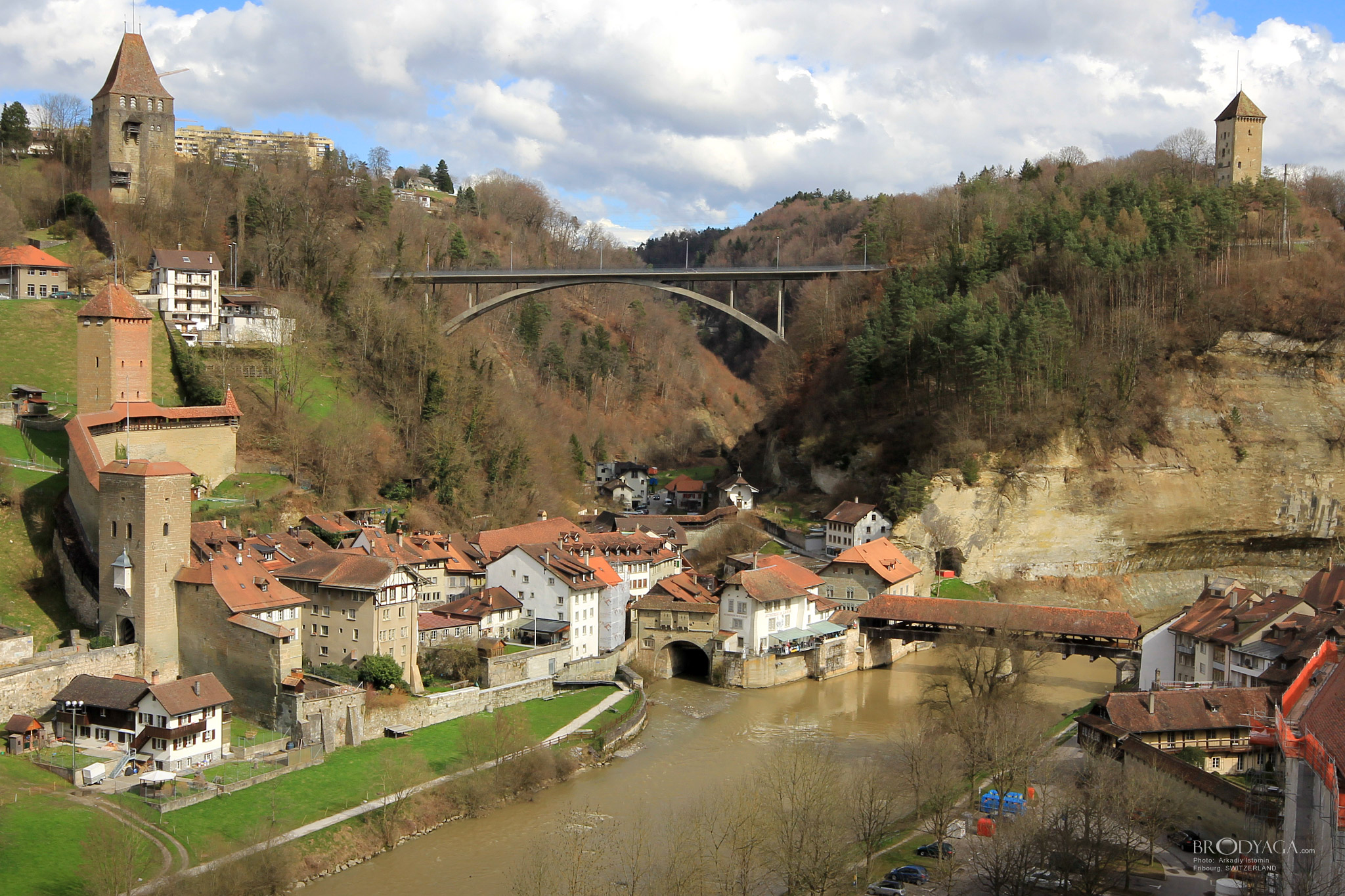 La porte-tour de Berne, Fribourg
